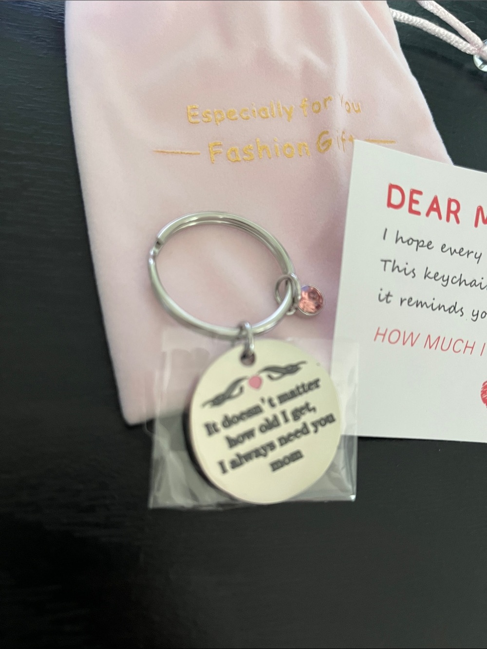 Best Mom Ever Keychain - Picture 2 of 4